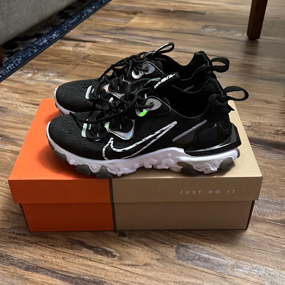 NIKE NSW react vision ess sneaker in black size 6.5